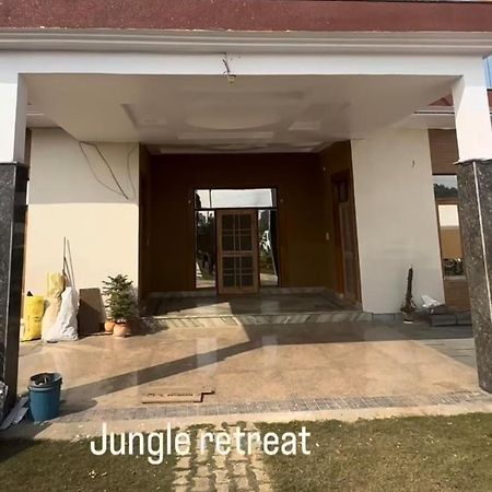 The Jungle Retreat Hotel กาเซียบัด ภายนอก รูปภาพ